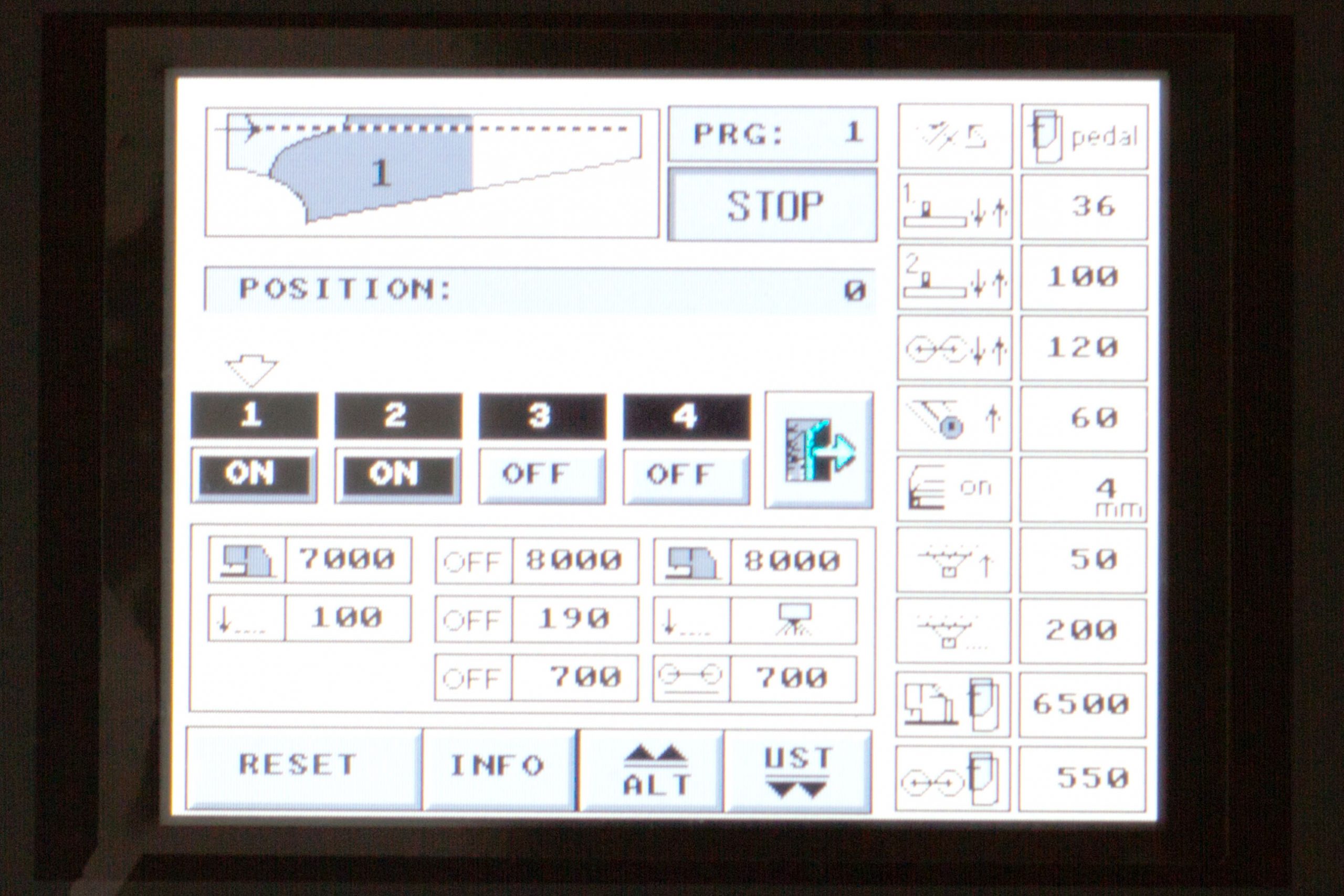Robotech FX 4300 EXT-IX, Masina Automata de Surfilat Laterala la Pantalon - imagine 2
